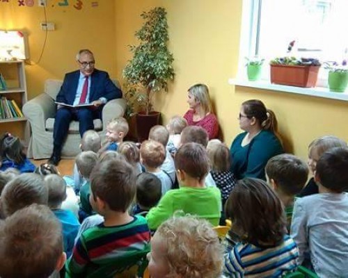 Minister z "Całą Polską czyta dzieciom"