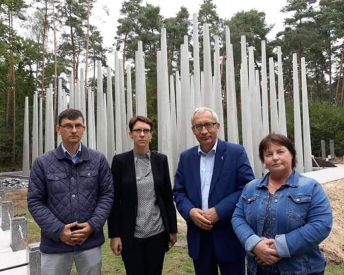 Dofinansowanie na realizację zadania "Remont grobów masowych i oznakowanie cmentarza wojennego w Lesie Szpęgawskim".